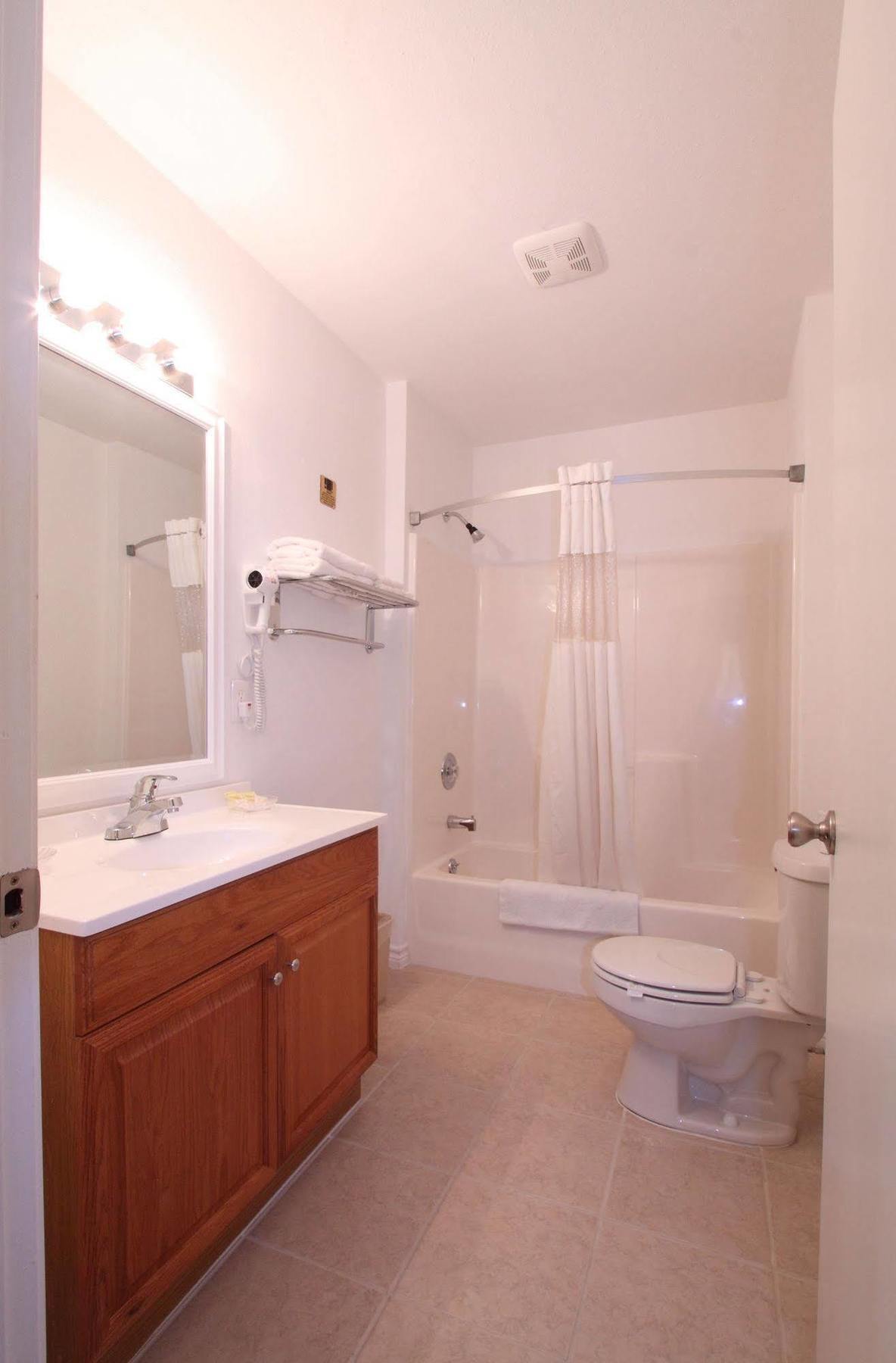 Hempstead Country Inn & Suites Esterno foto